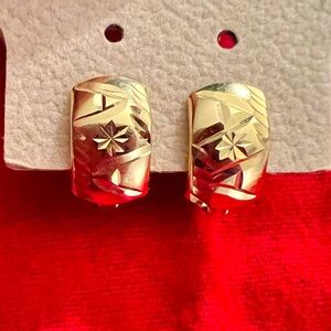 18K Pure Gold clip huggies earring.